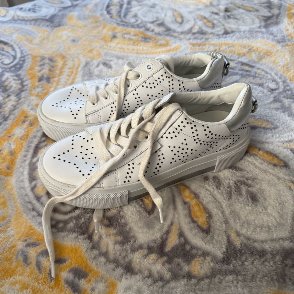 Kendall + Kylie Tyler 7 star perforated white leather platform sneakers size 7